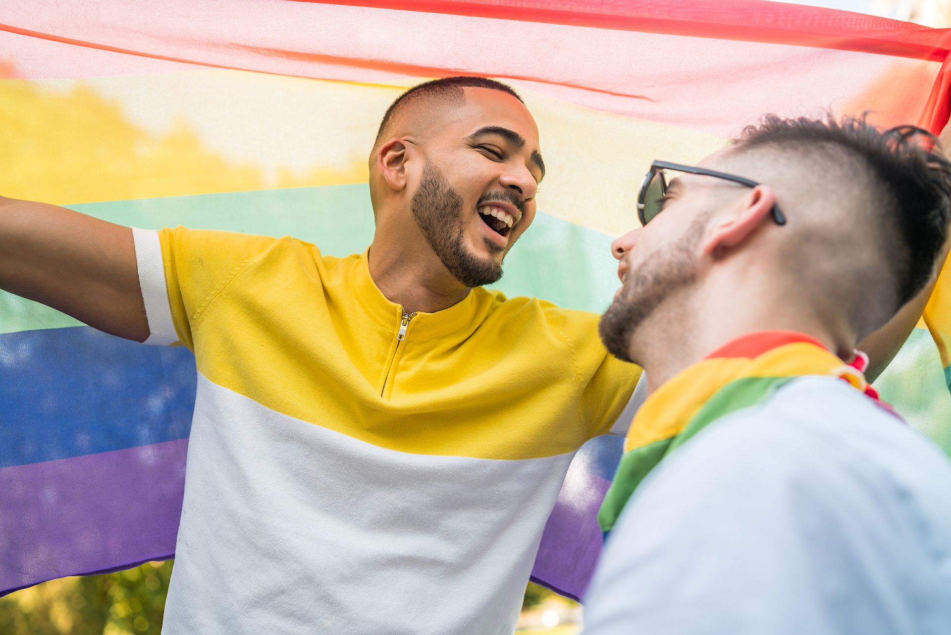 Bărbați cu identități queer