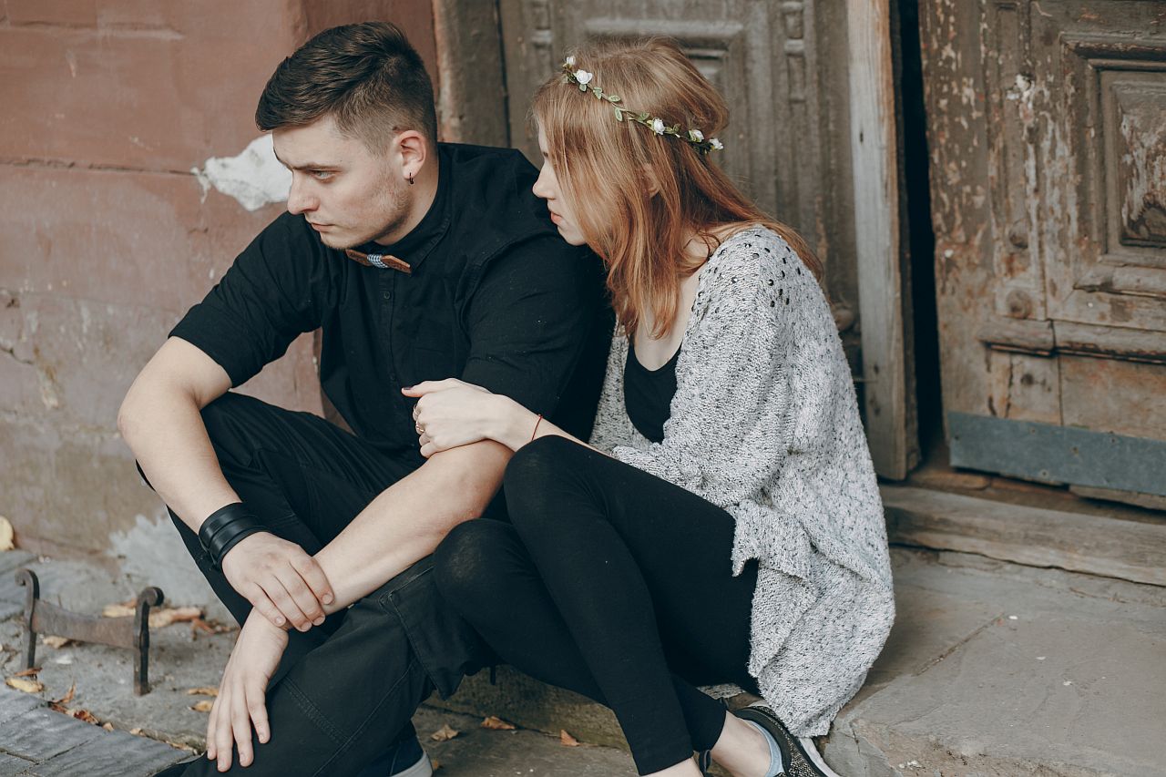 Cum să depășiți singurătatea într-o relație și să redescoperiți conexiunea erotică?