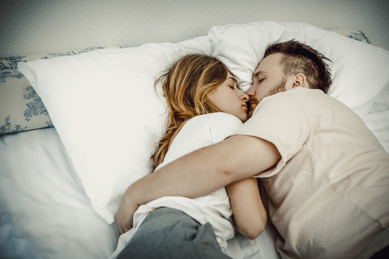 Spooning - ce este această poziție sexuală și cum afectează ea intimitatea într-o relație?