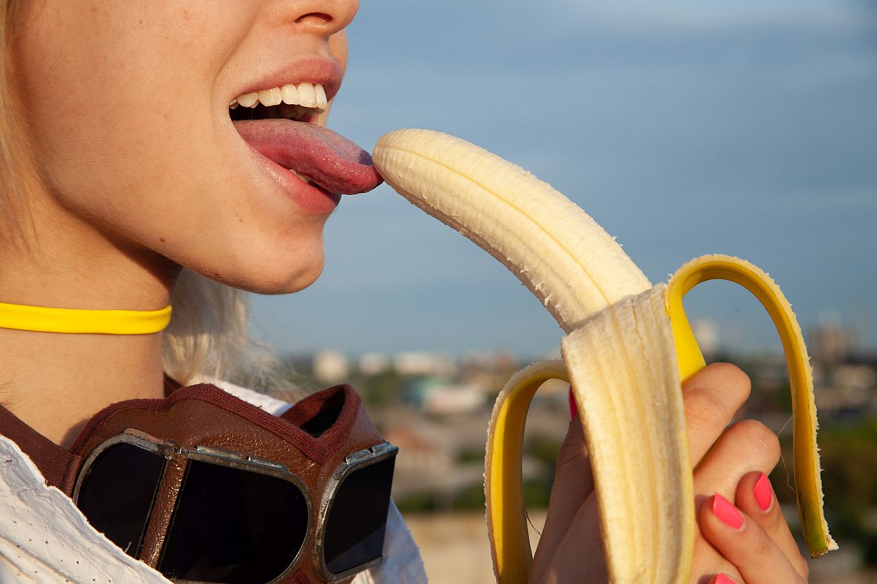 Sărutul bulgăre de zăpadă - ce este această tehnică senzuală și cum să o încorporați în jocul erotic?