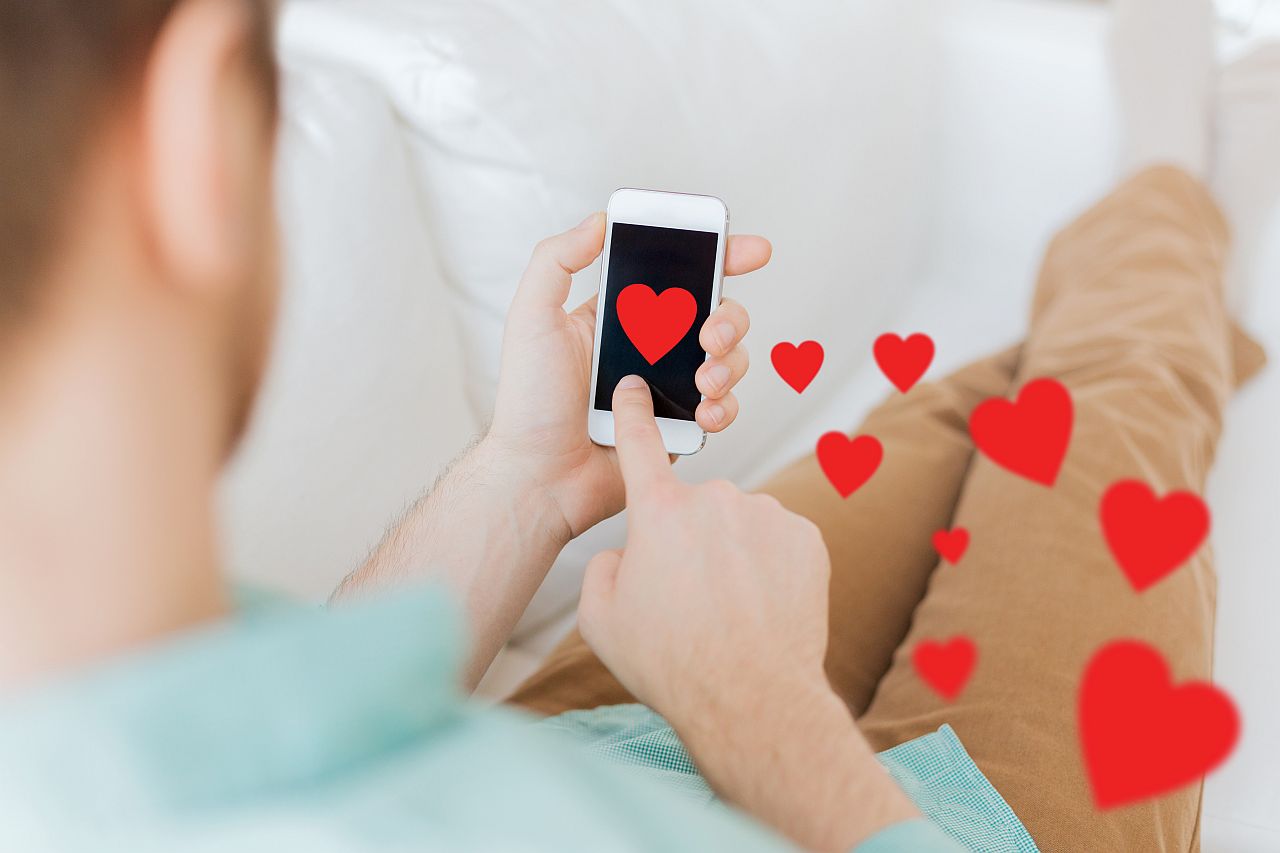 Sexting - ce este arta jocului erotic de cuvinte?