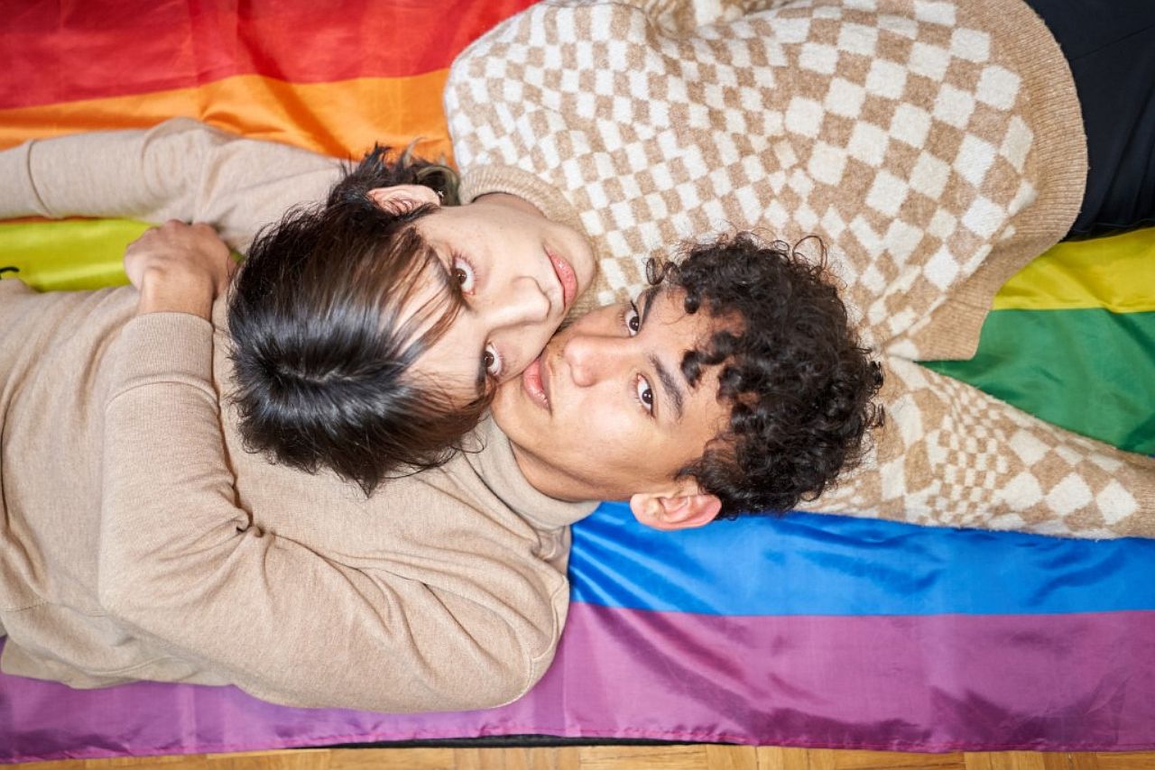 Poli-sexualitatea - cum să înțelegem identitatea și deschiderea către diversitate?
