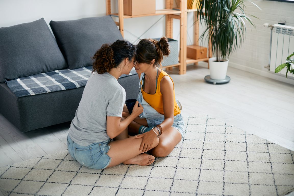 Kamasutra pentru lesbiene - poziții care construiesc intimitatea și adâncesc relația