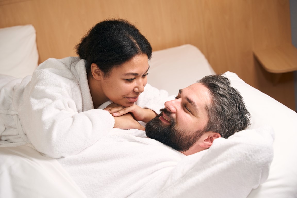Pegging: o nouă formă de intimitate într-o relație - descoperiți noi senzații în dormitor care sparg stereotipurile