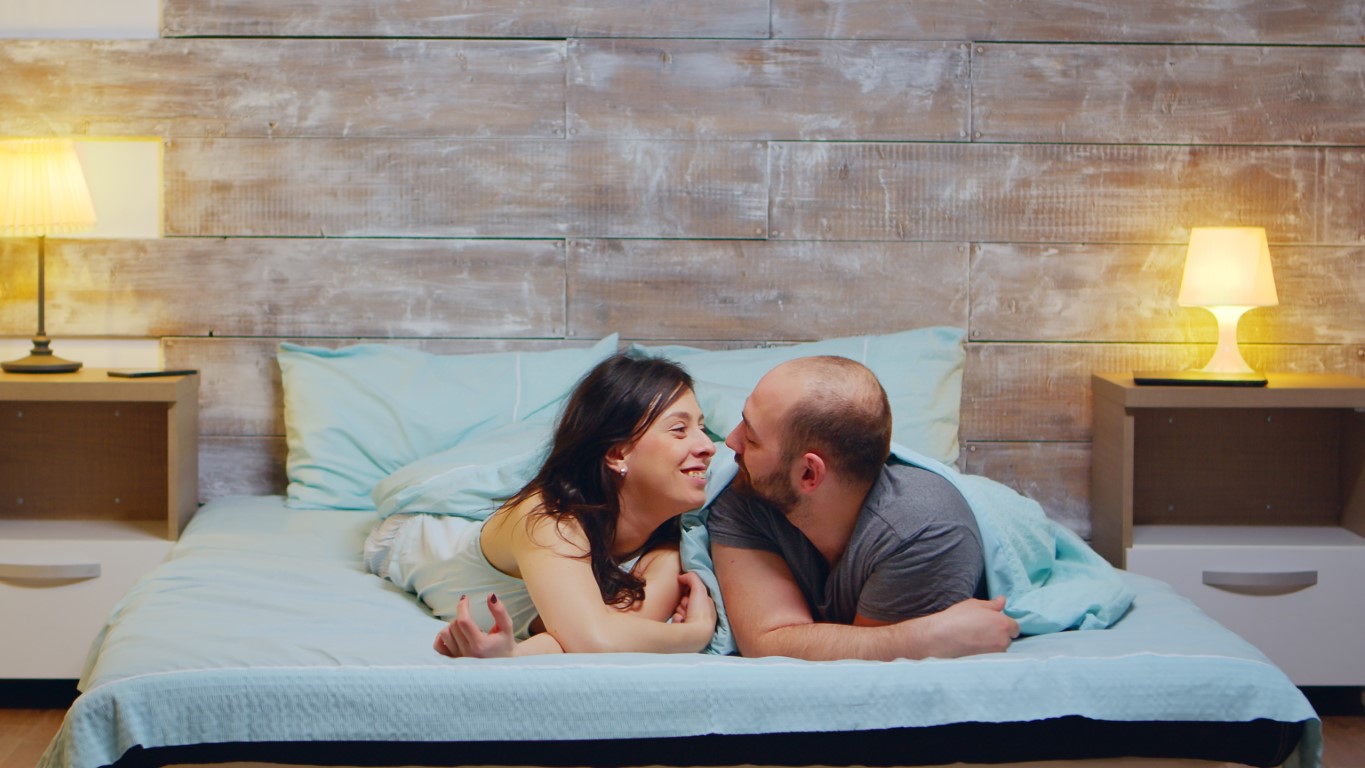 Filmele pornografice și relațiile - alimentează ele pasiunea sau îndepărtează partenerii unul de celălalt?