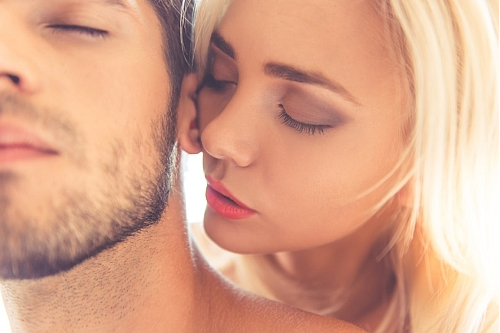 Seducția prin miros - pot feromonii să ne îmbunătățească atractivitatea și să influențeze comportamentul?
