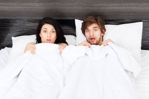 Cum vă îngrijiți de intimitatea unei relații cu un copil mic și curios acasă?